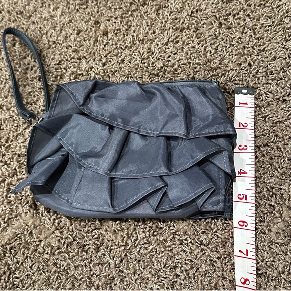 Thirty-one grey ruffle wristlet- new - Picture 5 of 5